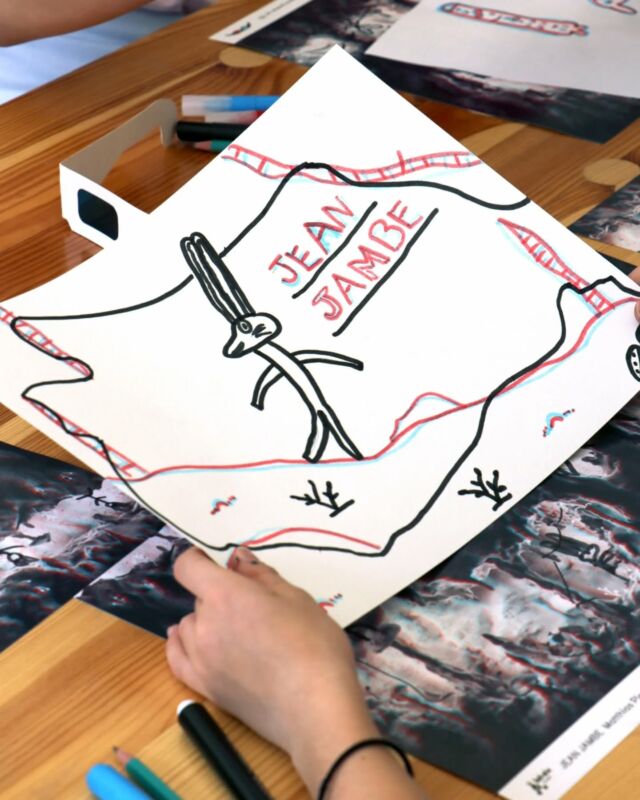 📣 JeanJambe, notre aventurier préféré, s’est envolé chez les amis de la @maisonfumetti (Nantes). ❤️ Dès demain, ouverture de leur superbe expo (à découvrir jusqu’au 5 juillet). @bdaix est terminé, mais on en profite pour faire un petit clin d’œil à nos méga-fans de JeanJambe (merci pour vos dessins 😍), nos supers médiateur.rice.s (@mouadmanar, @clions77, @mahree.len, @fanny_seror 🙏), les @editions2042 💪, la team du Muséum d’Histoire Naturelle d’Aix et évidemment LE BOSS @matthias.picard 😉!